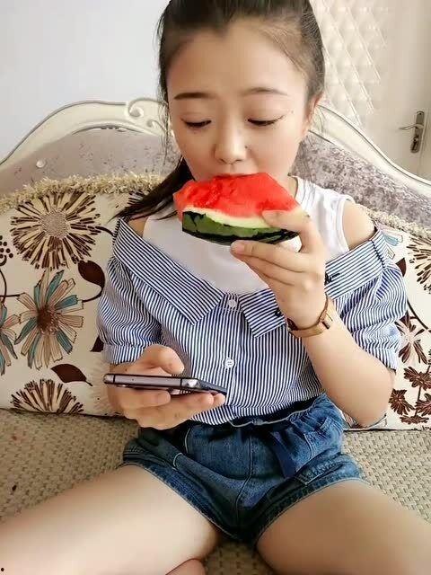 大嘴吃瓜阿姨视频,揭秘娱乐圈幕后故事