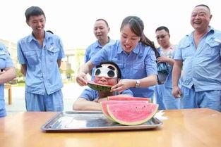 搞笑吃瓜群众现场,现场笑料百出！搞笑吃瓜群众演绎年度最佳“瓜”事