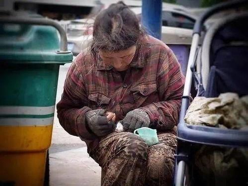 流浪汉带你吃瓜