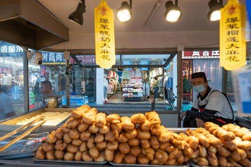 怀远夜市吃瓜,瓜果飘香，美食盛宴