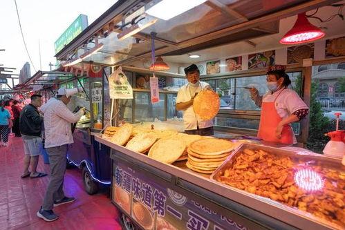 怀远夜市吃瓜,瓜果飘香，美食盛宴