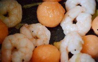 虾能与哈密瓜一起吃吗,美味搭配的禁忌与建议