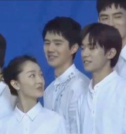 导演吃瓜深情眼,揭秘影视幕后那些不为人知的瞬间