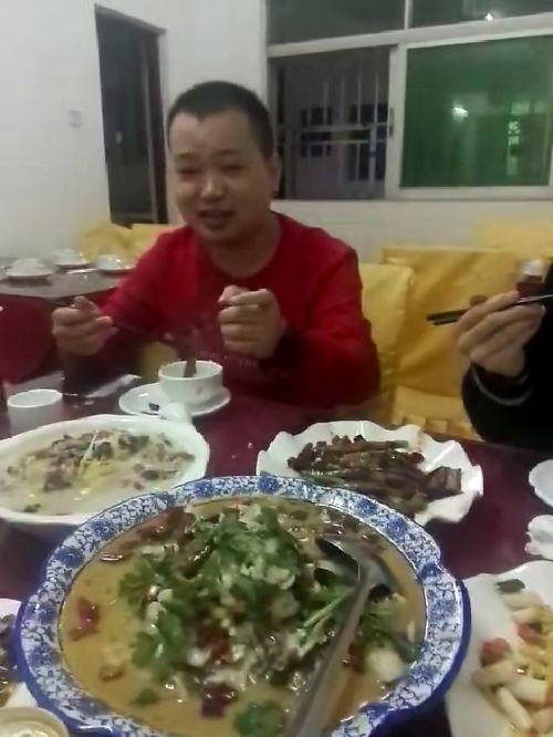 同事吃瓜老板吃饼,职场风云录