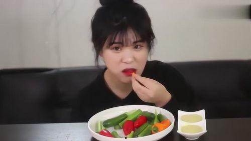 韩女士吃瓜,一场甜蜜的吃瓜盛宴