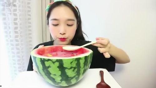 韩女士吃瓜,一场甜蜜的吃瓜盛宴