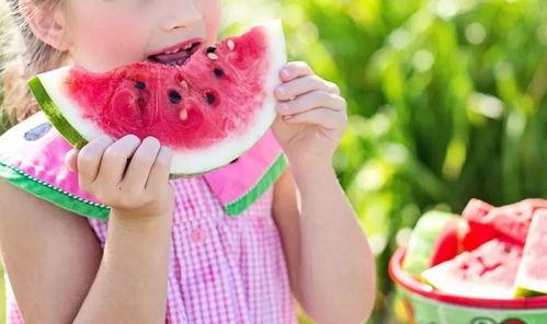 夏日吃瓜周岁照片大全,周岁萌娃秀