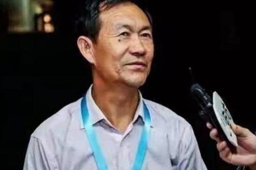 网红大爷吃瓜,一场别开生面的吃瓜盛宴