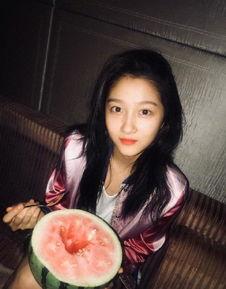 关晓彤新剧吃瓜,揭秘剧中美食背后的故事