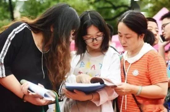 恋恋不懂吃瓜,揭秘娱乐圈背后的秘密与真相