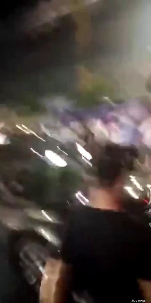 吵架吃瓜群众围观,吃瓜群众的热议与解读