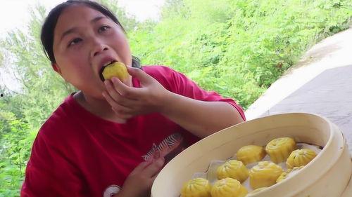 大姐姐吃瓜饼,一场味蕾与情感的邂逅