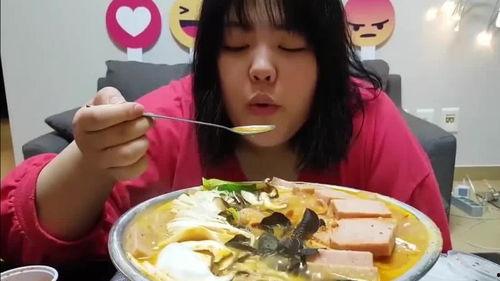 大姐姐吃瓜饼,一场味蕾与情感的邂逅