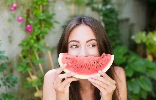 冷风萌姨吃瓜,揭秘娱乐圈幕后真相